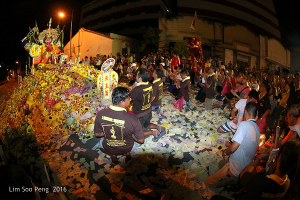 Tai Soo Yah at Lim Jetty, Weld Quay, Penang – Final Night, Part 5. The Fiery End of the Hungry Ghost Celebration.